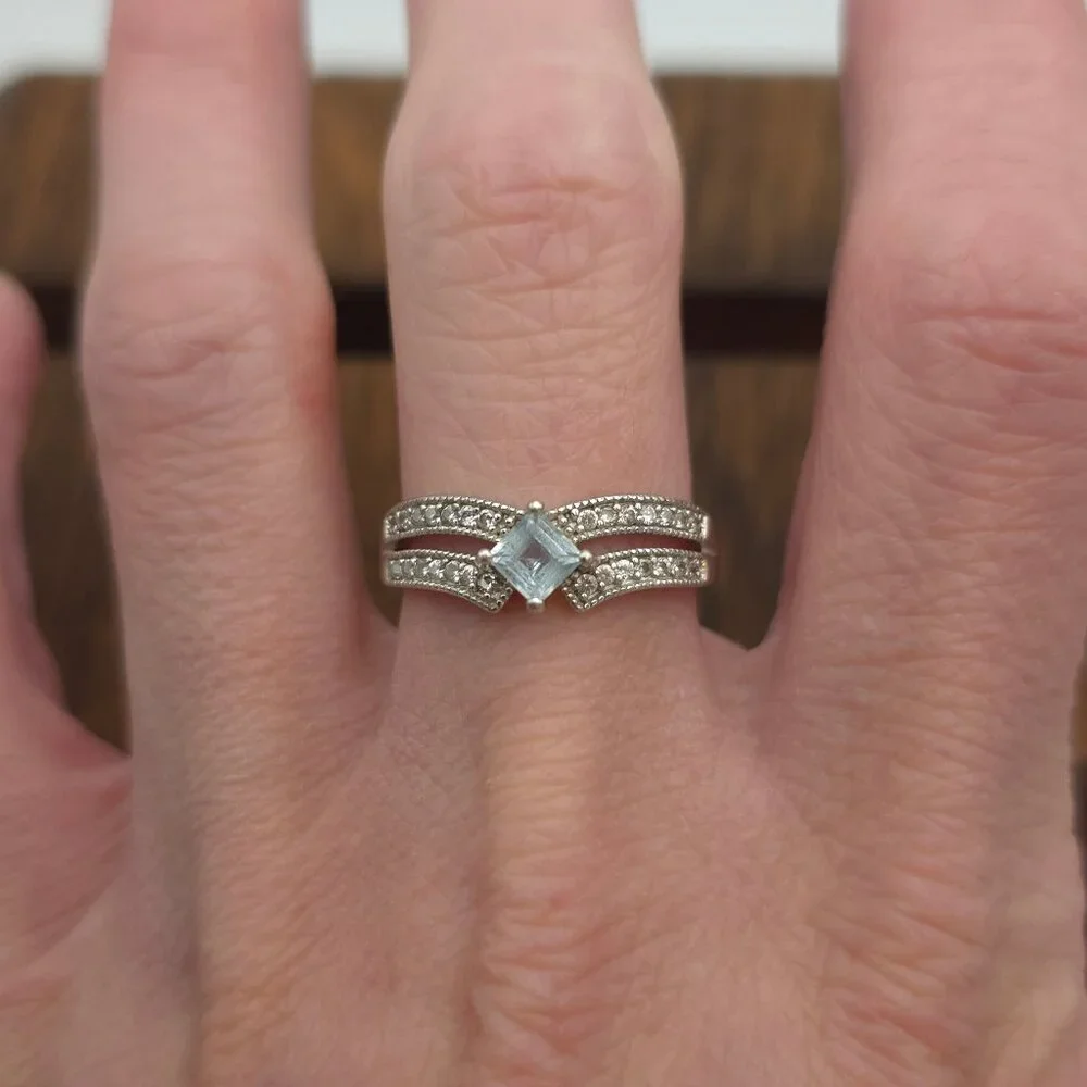 Size 8.75 925 Sterling Silver Aquamarine And Cubic Zirconia Ring A17 - Picture 1 of 8